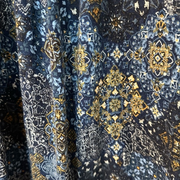 Michael Kors Women’s Scoop Neck Navy Blue & Gold 3/4 Sleeve Flowy Top Sz M GUC - Picture 3 of 8